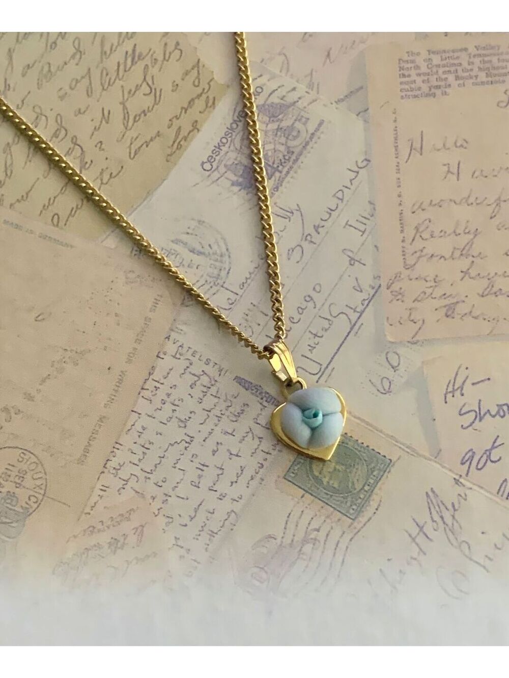 Vintage Dainty Charming Gold Heart Necklace with Cute Blue Flower Pendant